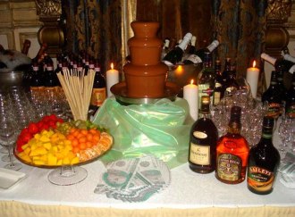 Аренда шоколадного фонтана 3 яруса на вечер с молочным шоколадом Barry Callebaut